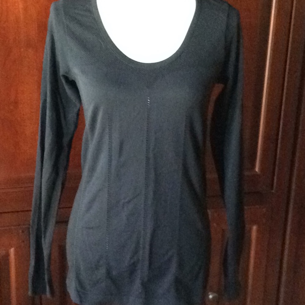 Black scoop neck athletic top M